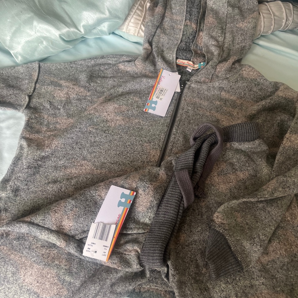 Zippered up sweatshirt and matching sweatpants